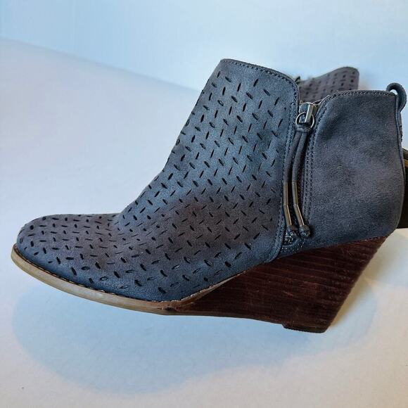 Report Size 8.5 Gray Granger Wedge Boots Perforated Casual - Picture 10 of 11